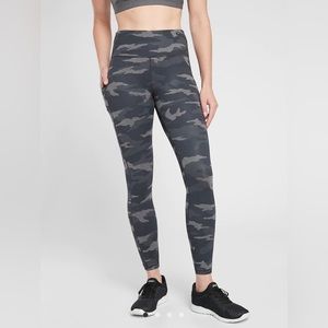 NWT Ultimate Stash Pocket Camo 7/8 Tight